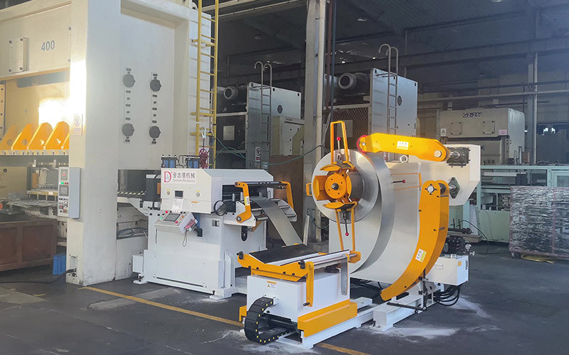 Automotive metal stamping production line Línia d