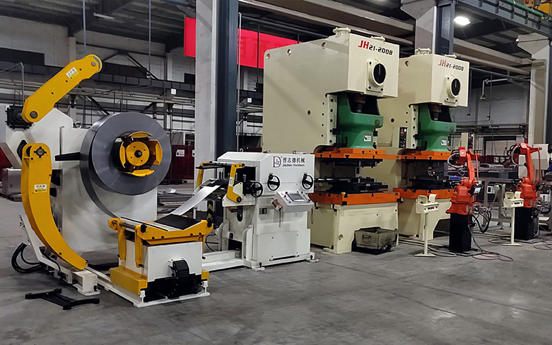Servo press feeder for electronics manufacturing Línia de producció d