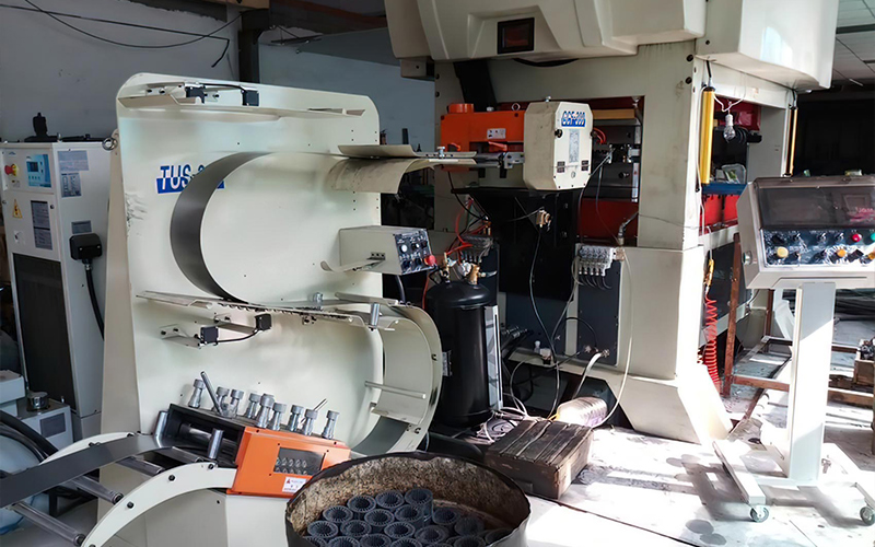 High-speed cam feeder for silicon steel straightener فیدر بادامک پرسرعت برای خط صاف کننده فولاد سیلیکونی