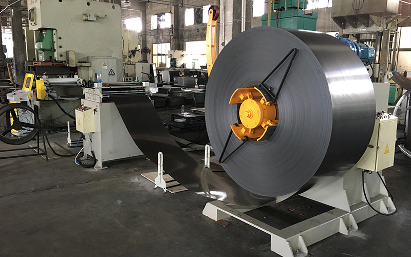 Steel straightening machine for leveling strips دستگاه صاف کننده فولاد برای تراز کردن نوارهای ضخیم