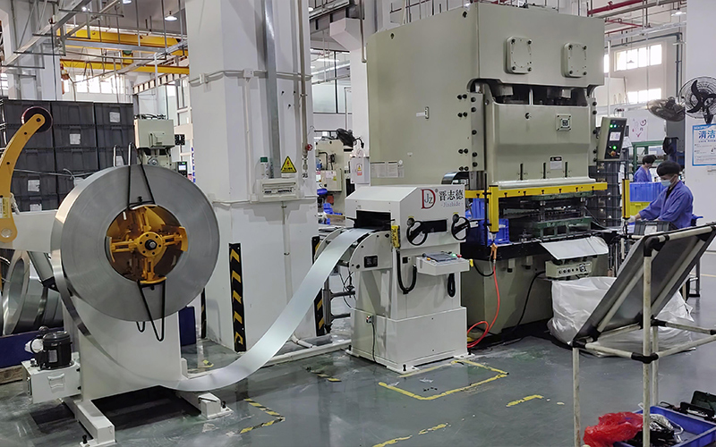 Double crank c-frame press automotive components Premsa de doble biela amb bastidor en C per estampació de components d