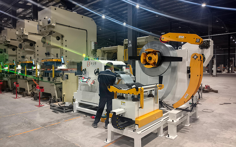 Stamping press machine automotive parts Màquina de premsa d