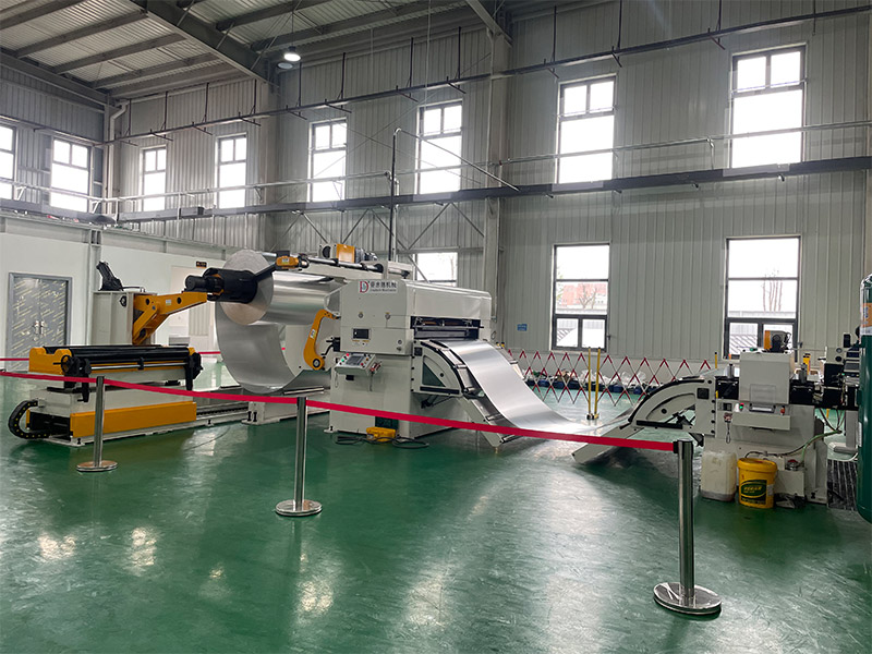 Servo feeding system for precise aluminum sheet feeding सटीक एल्यूमीनियम शीट फीडिंग के लिए सर्वो फीडिंग सिस्टम