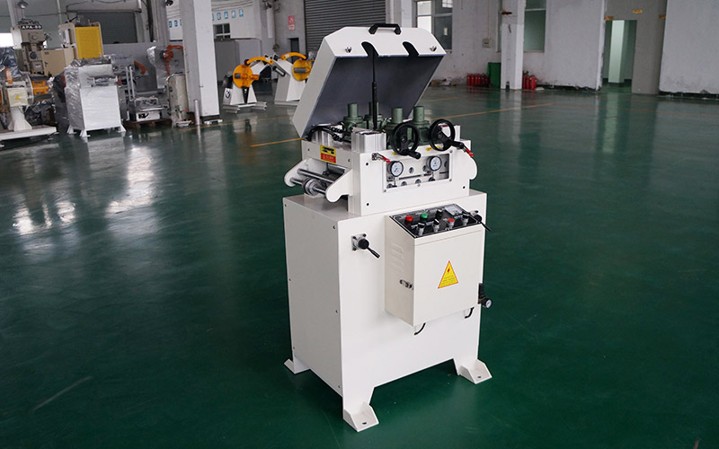 Sheet metal straightener machine overview نمای کلی دستگاه صاف کننده ورق فلزی برای ضخامت متوسط