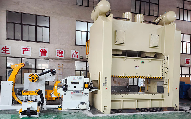 Double crank h-frame press sheet metal forming Premsa de doble biela amb bastidor en H per conformar i tallar xapa metàl·lica