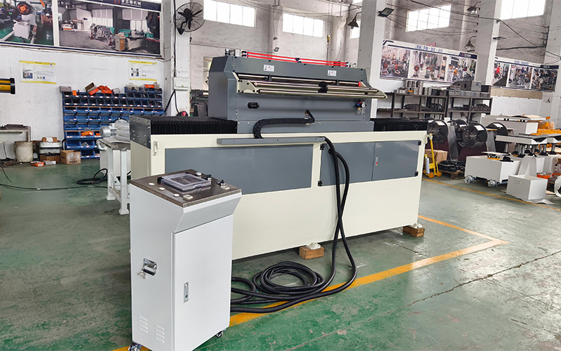 Zigzag servo feeder machine overview Агляд сервападальнага станка з зігзагам для круглай выемкі