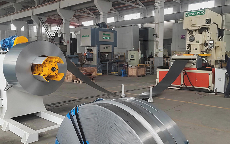 Stamping press for high-speed stamping production Штампавальны прэс для высакахуткаснай вытворчасці круглых заготовак