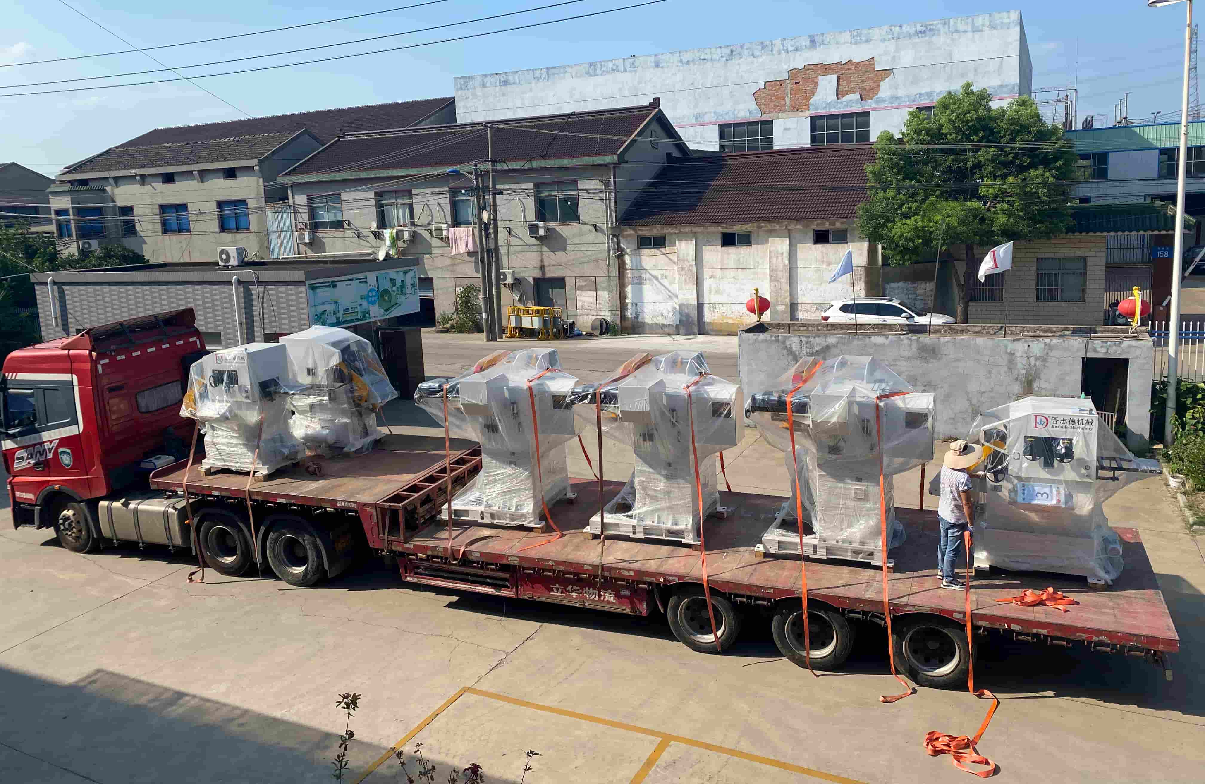 Jinzhide stamping equipment loaded for export shipment to overseas customers Càrrega de productes d