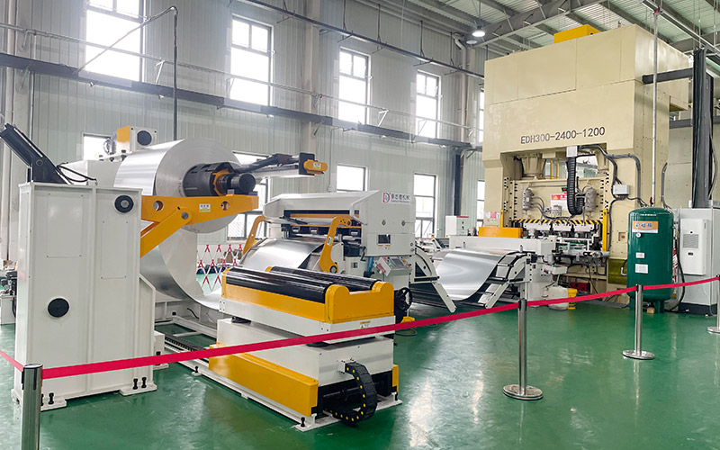 Fully automated press lines 2-in-1 configuration Fully automated press lines 2-in-1 decoiler straightener configuration