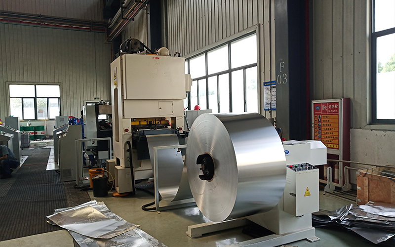 Stamping press with molds for forming final parts Stamping press line with metal decoiler