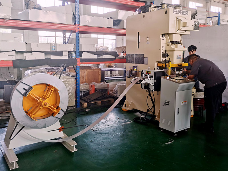 Completed servo feeder installation on press machine for stable operation Fully installed servo feeder on press machine after completing mechanical, electrical and pneumatic setup