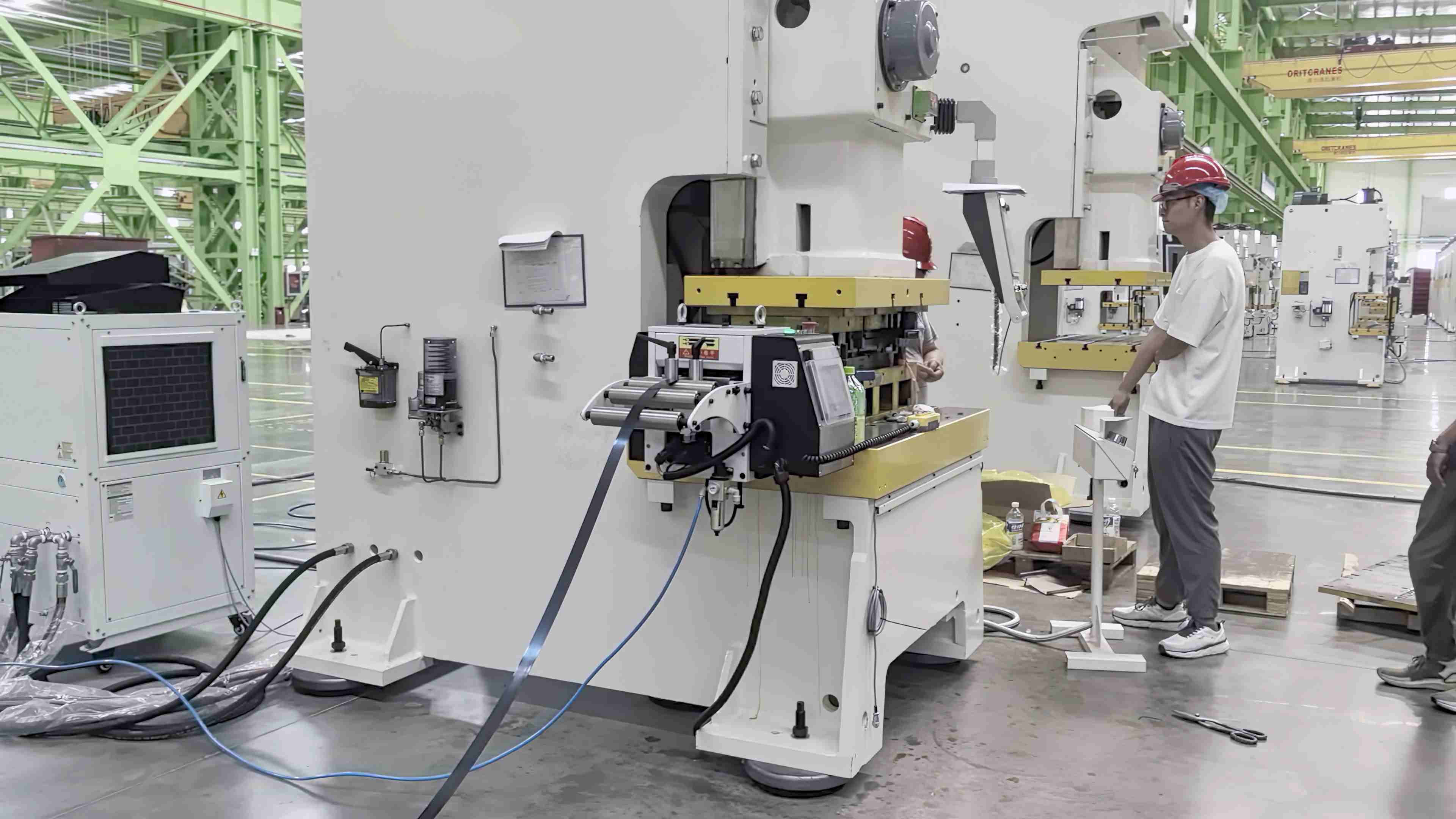 Compact structure of integrated servo feeder optimizing stamping workshop layout Compact structure of integrated servo feeder optimizing stamping workshop layout