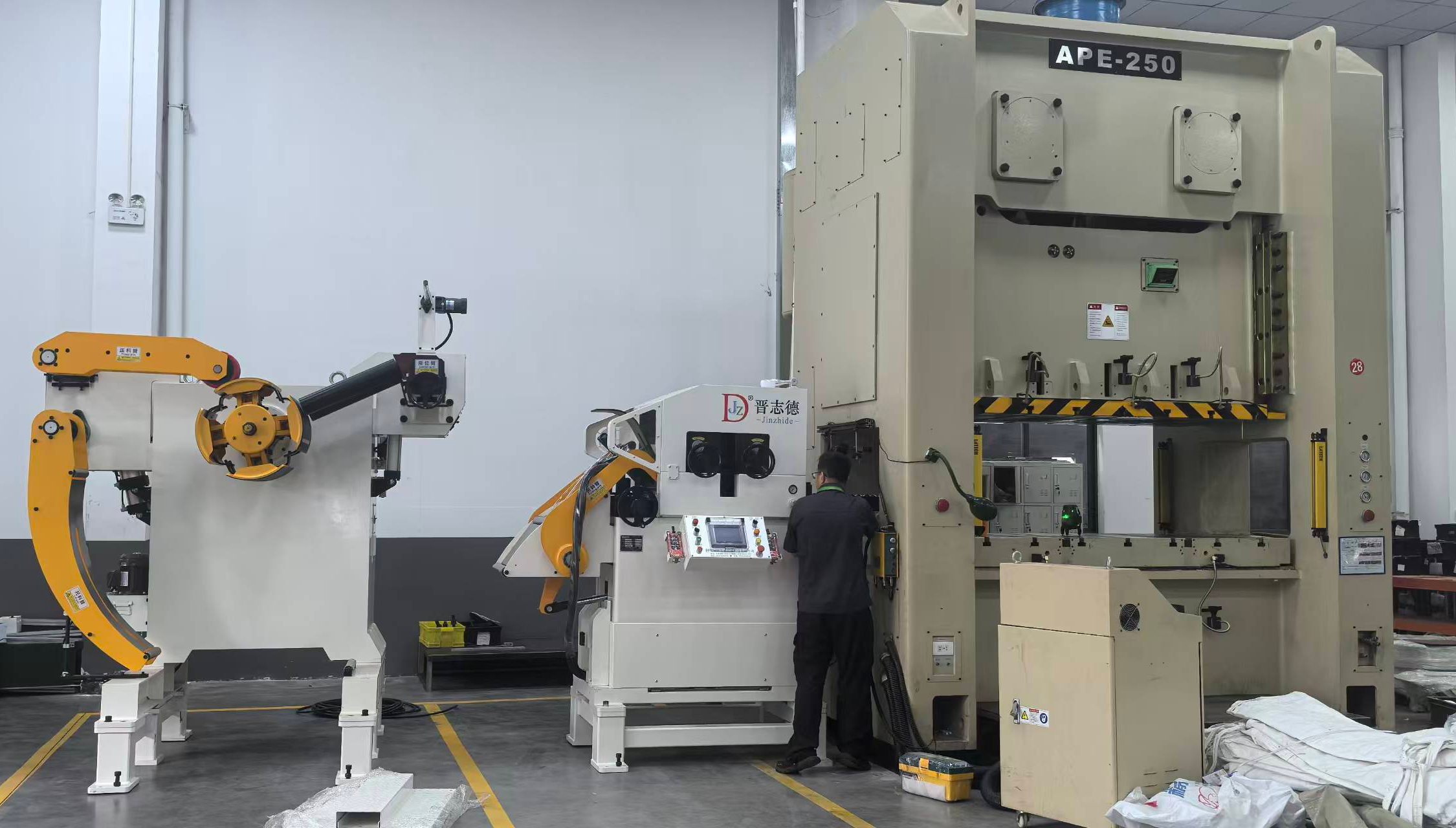 Right-to-left feeding layout of decoiler straightener feeder in workshop