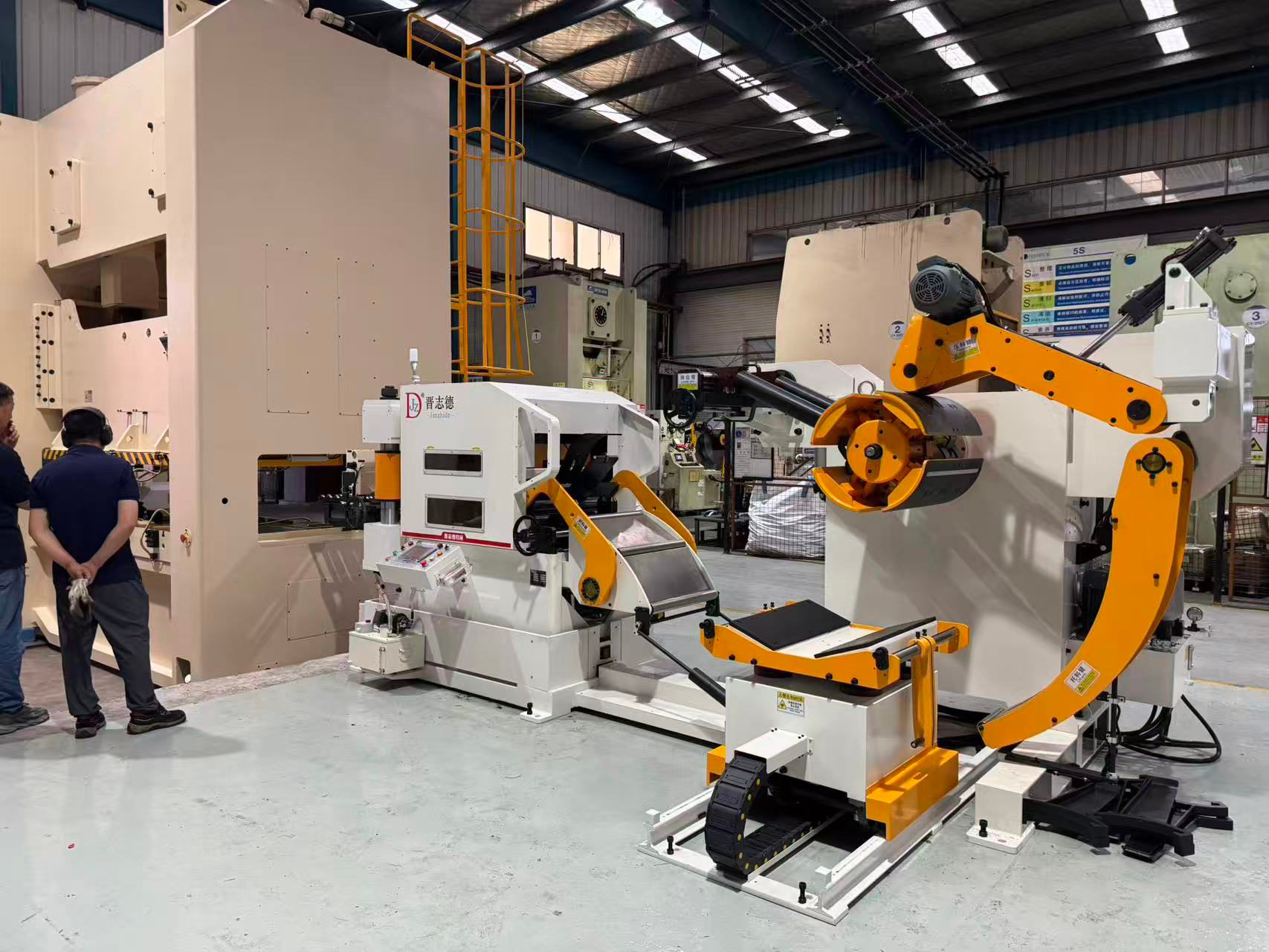 Equipment inspection and installation of decoiler straightener feeder in Malaysia