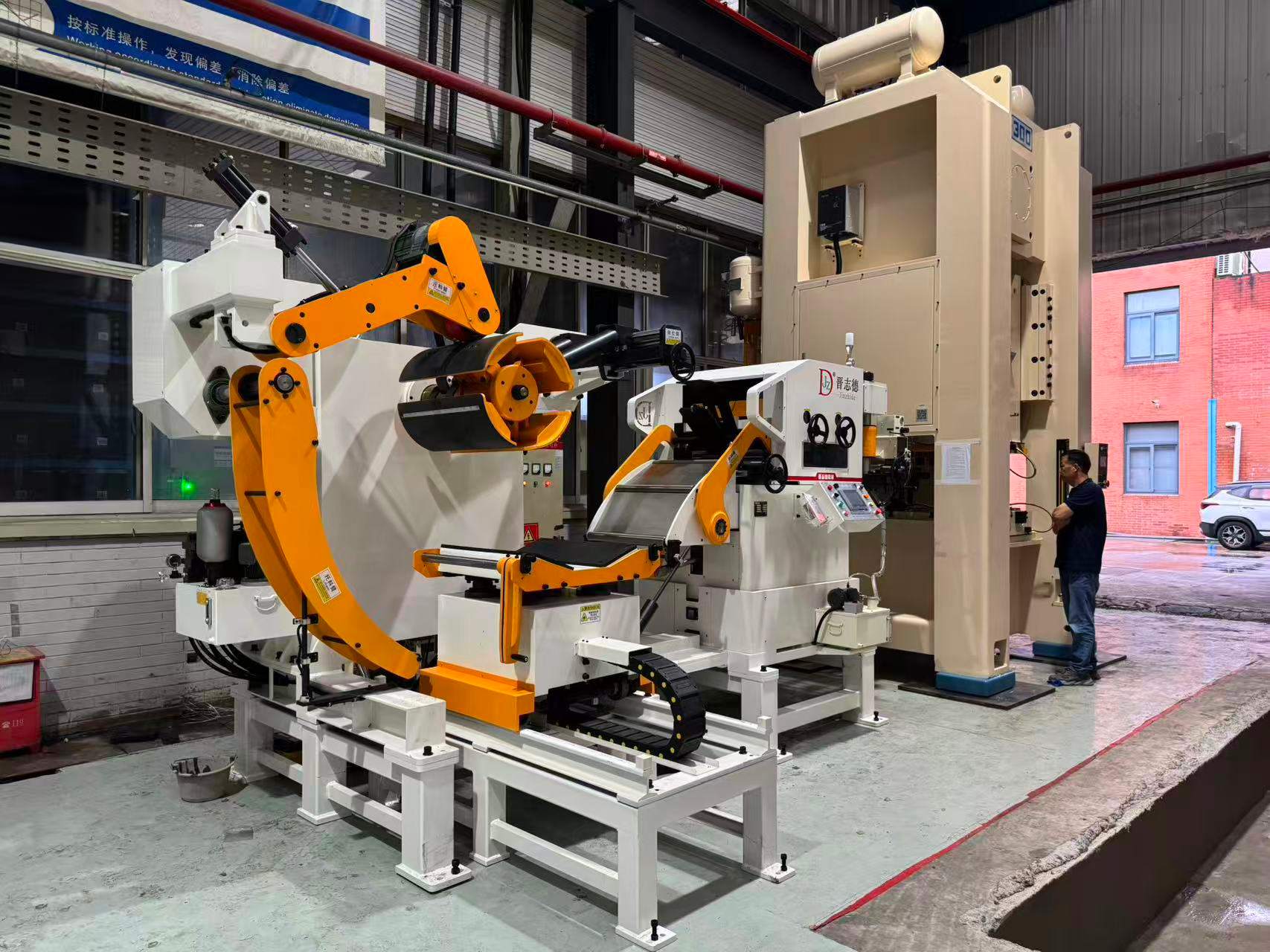 On-site operation demonstration and training of decoiler straightener feeder
