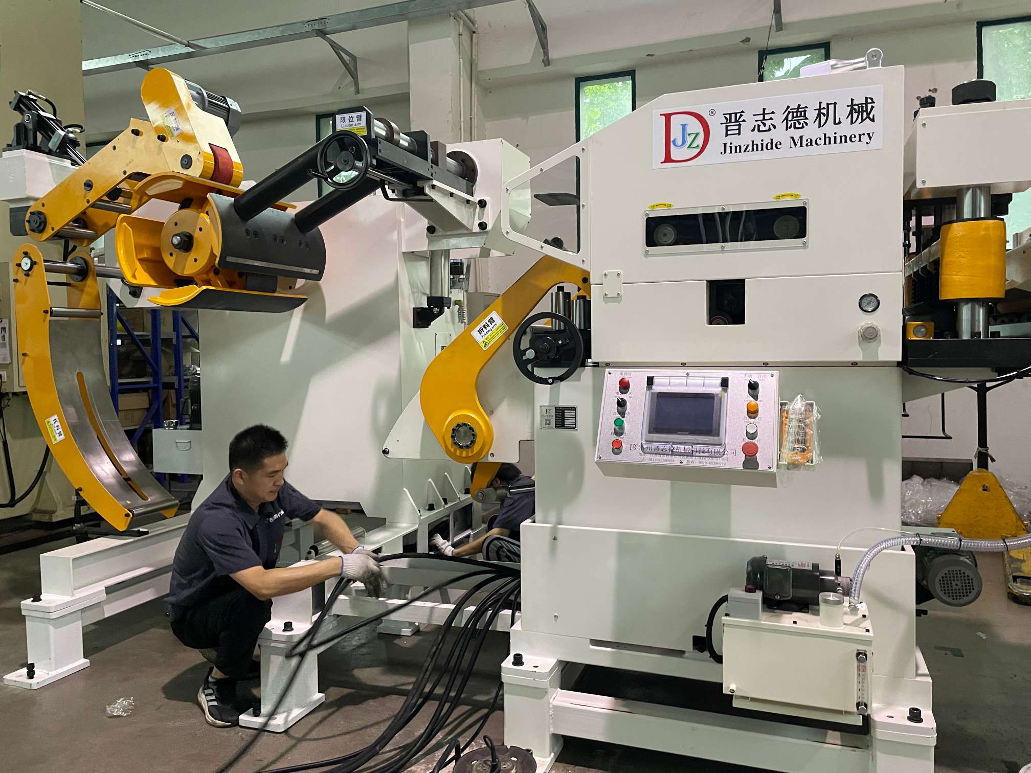 Hydraulic electrical and pneumatic system connection of decoiler straightener feeder