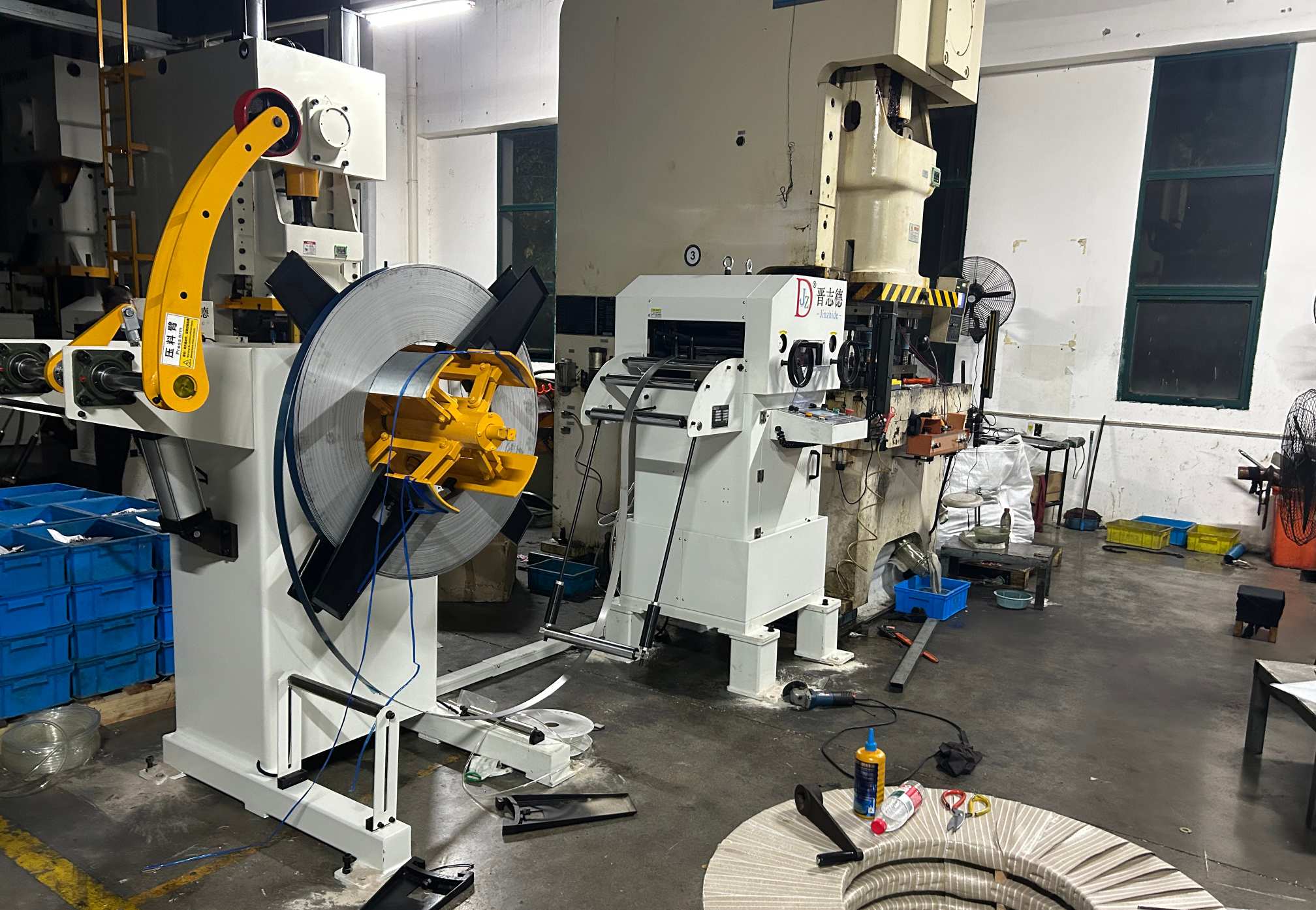 Electric feeding height adjustment for matching stamping press Electric feeding height adjustment for matching stamping press