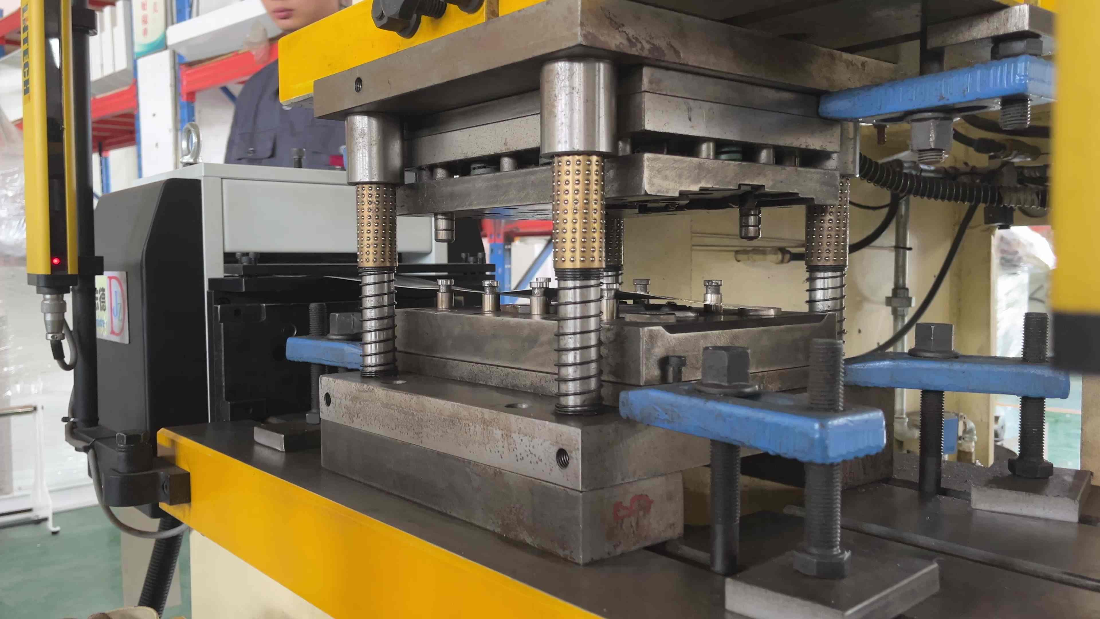Pneumatic roller release system and air pressure gauge on servo feeder